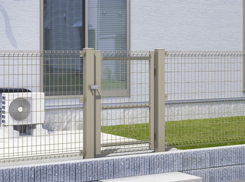 フェンスと門扉
