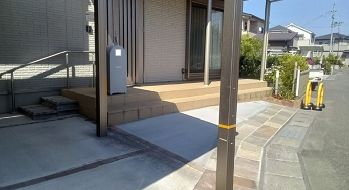 手すりを設けたアプローチ階段